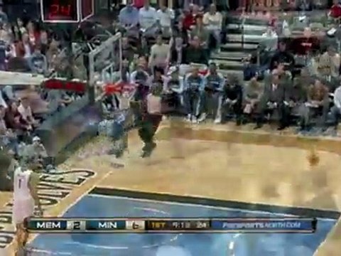 Rudy Gay gets the steal and hammers it home on the other end