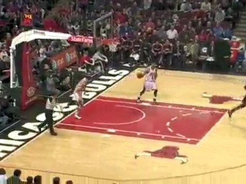 Jermaine O'Neal takes the pass and finishes with a huge slam