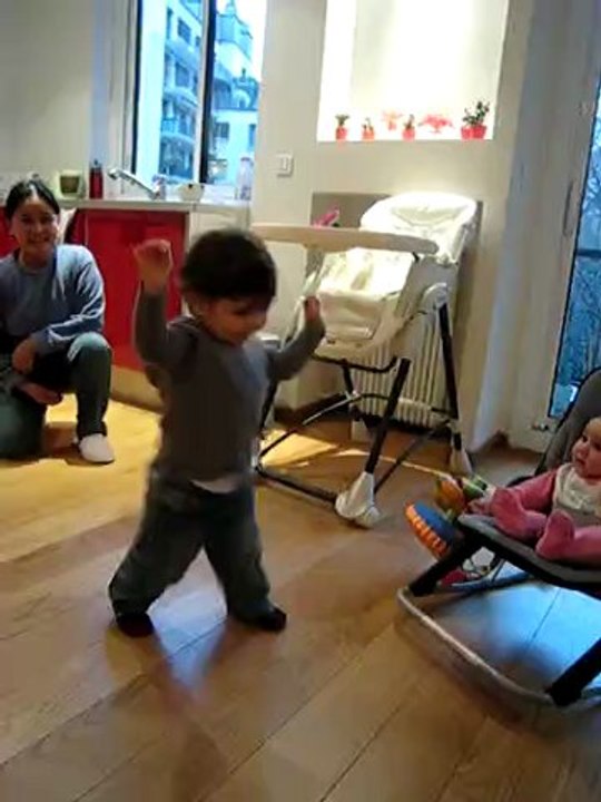 1er 1er pas à 14 mois