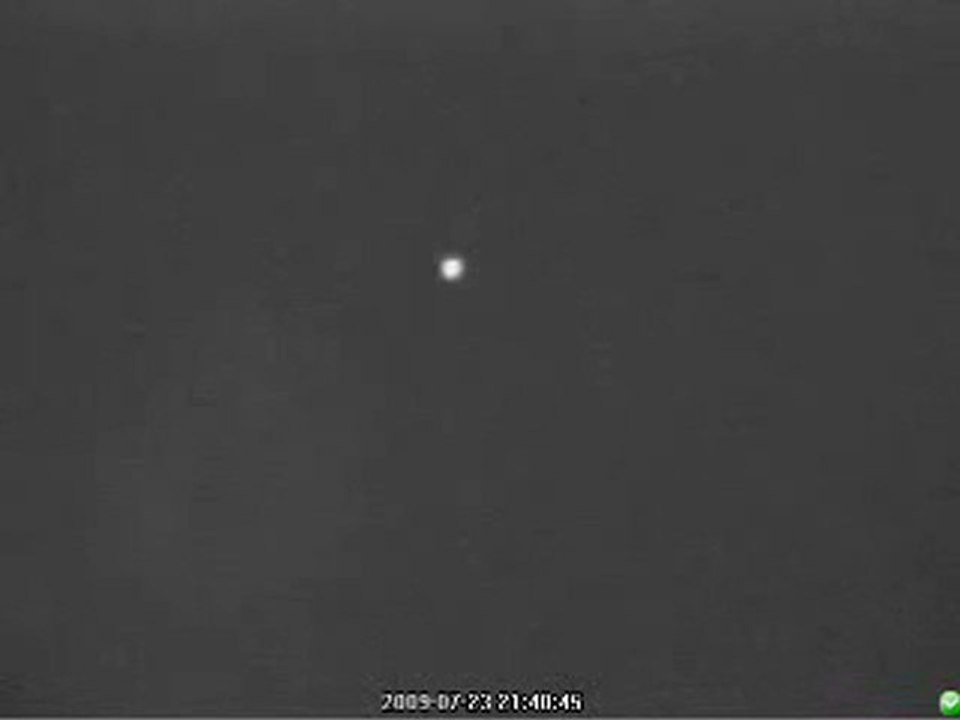 Clear UFO Orb Recorded Over Russia