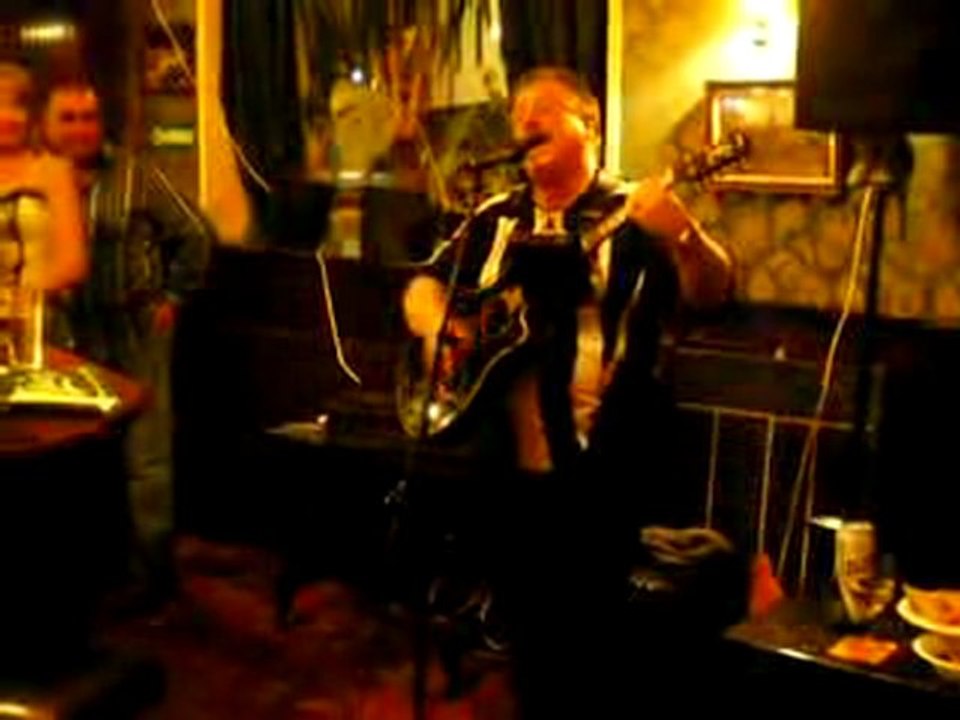 Busker Ronnie Lambert singing Home Newcastle