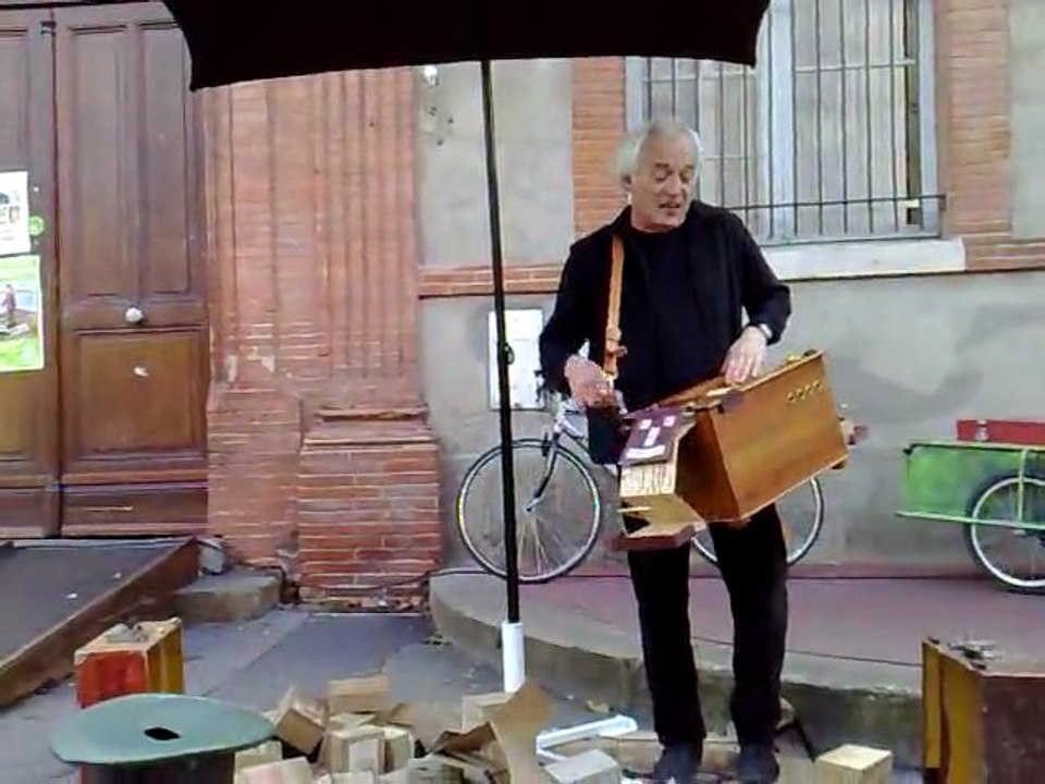 MR NOSTA " conteur d'orgue de barbarie" à  st aubin 3