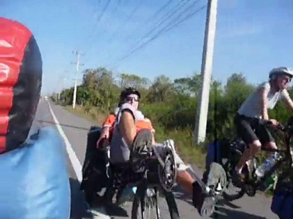 Thailande chloe chante balavoine a la sortie de chiang mai