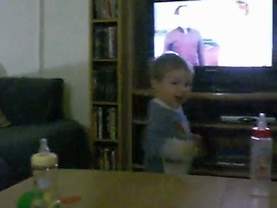 Loulou danse et chante