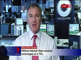 Mirando fotos guarras mientras dan las notocias