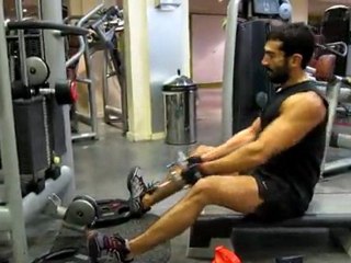 rameur assis a la poulie basse