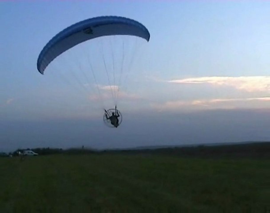 Ecole Grand Vol Paramoteur, Paris, Démo de l' instructeur