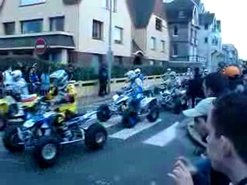 Passage des quad avant le départ de l'enduroquad 2010
