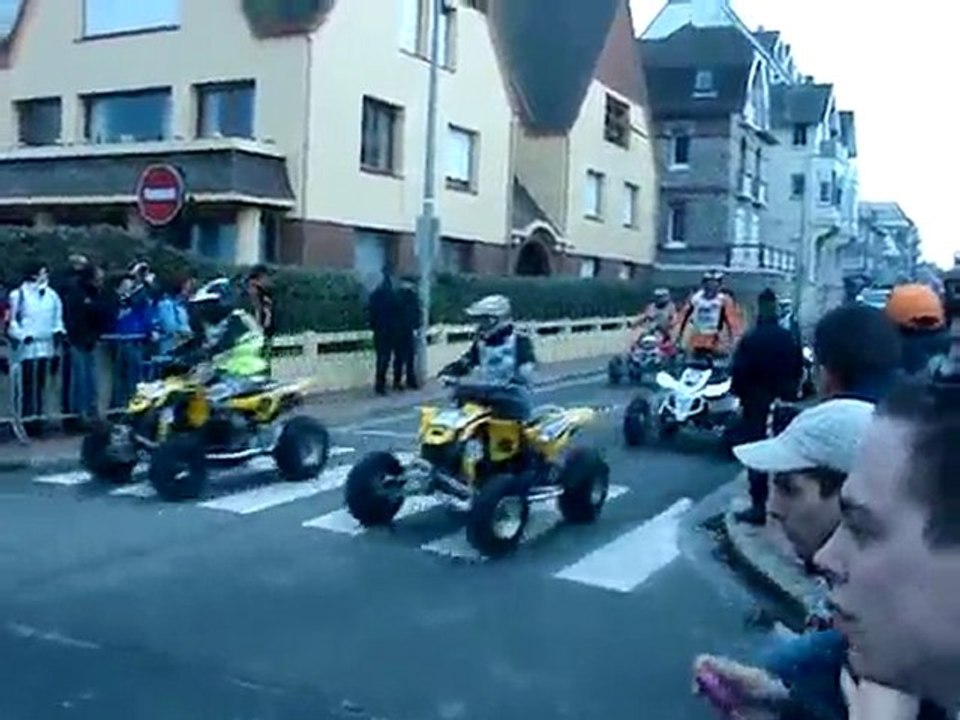 Passage des quad avant le départ de l'enduroquad 2010