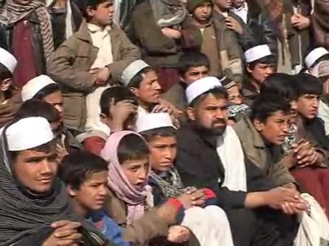 Inauguration d'un terrain de sport à Tagab