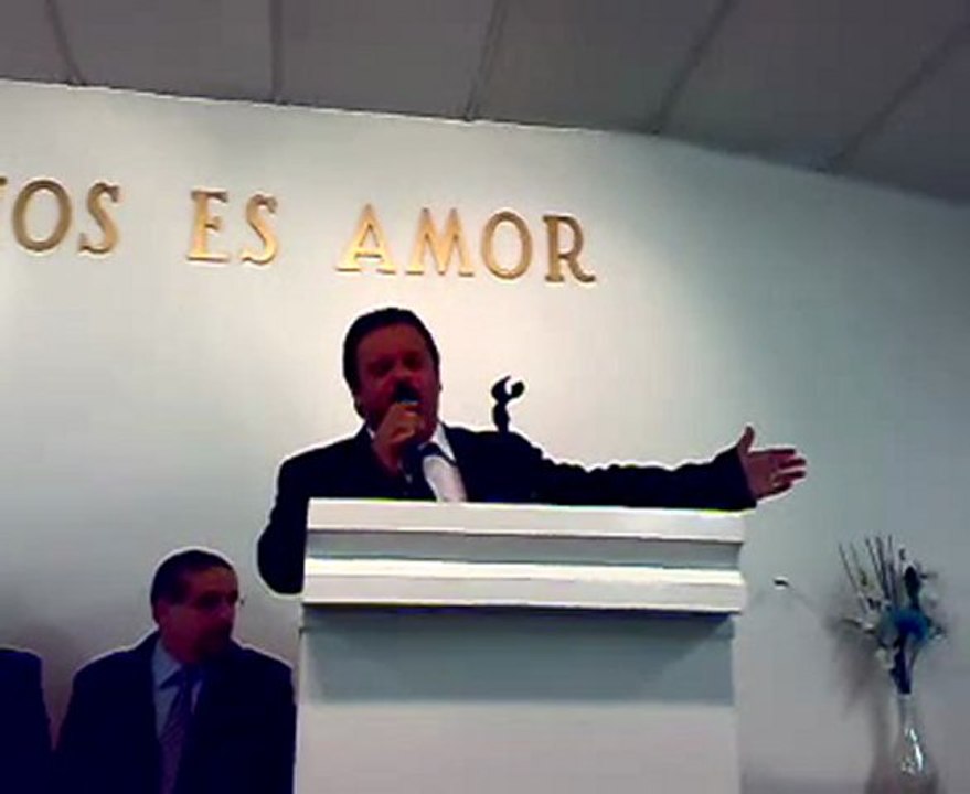 samuel santiago de visita en la iglesia de biarritz 1