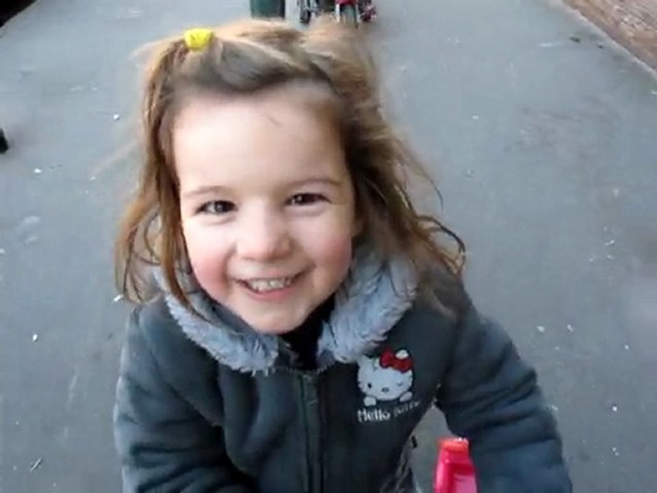 Maria en trottinette - 31 janvier 2010