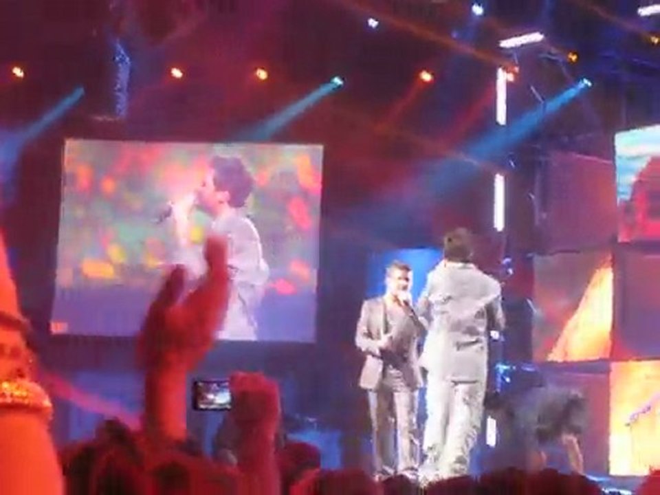 Les Enfoirés 2010 - Hymne Enfoirés