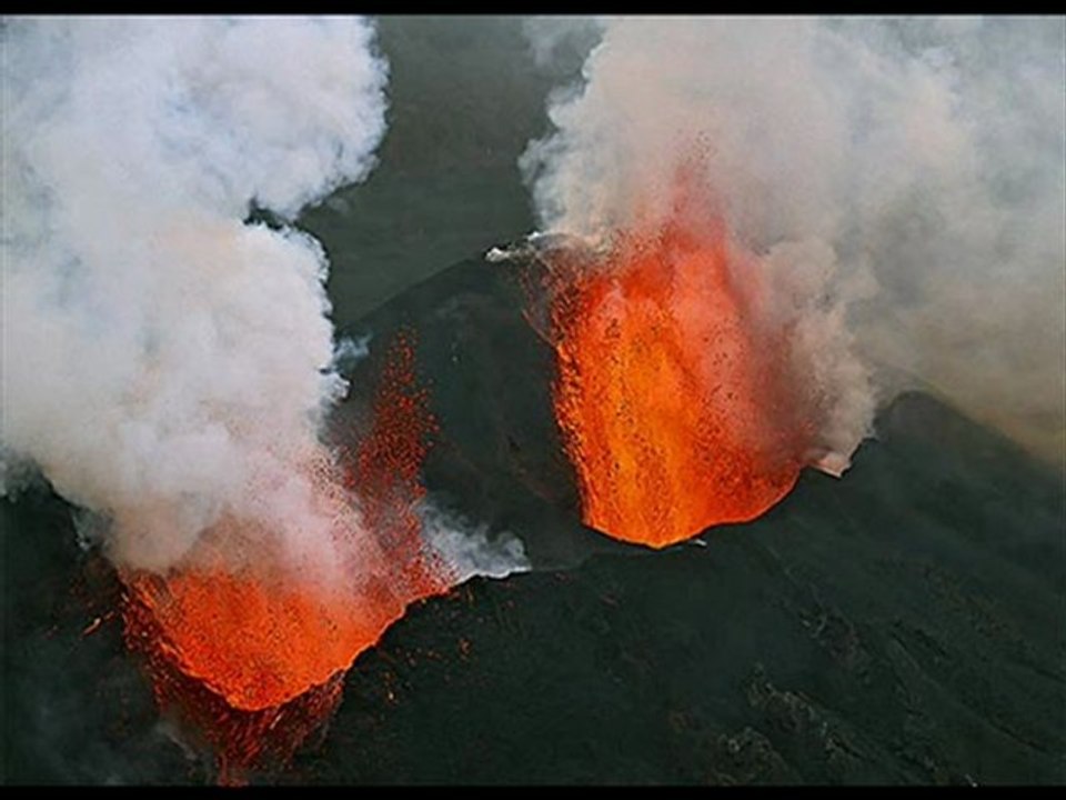 Un ambasssadeur s'exile, des grenades explosent