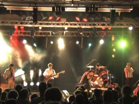 THE WASHING MACHINE CIE Body on the Floor live au Fest'Is