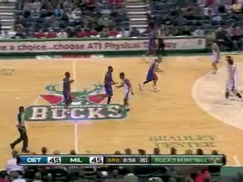 Carlos Delfino knocks down a three-pointer to score his 2,00