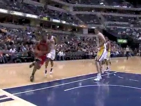 John Salmons drives to the hole and throws it down.