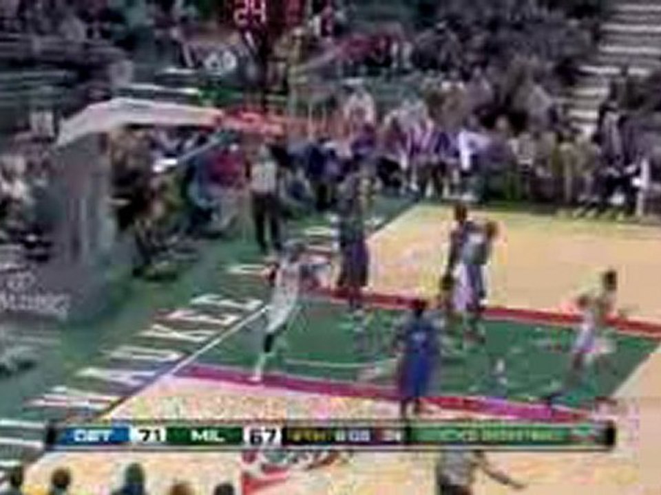 Hakim Warrick takes the pass from Brandon Jennings and slams