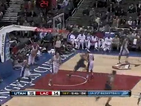 Andrei Kirilenko gets position inside and hammers home the d