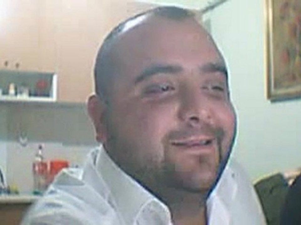 Ayağında conversi var zengin mi sandın