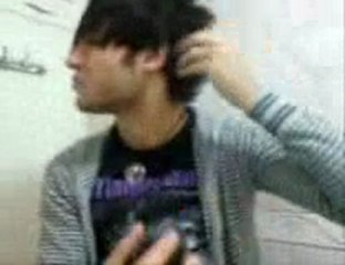 How to Do Emo Hair !!