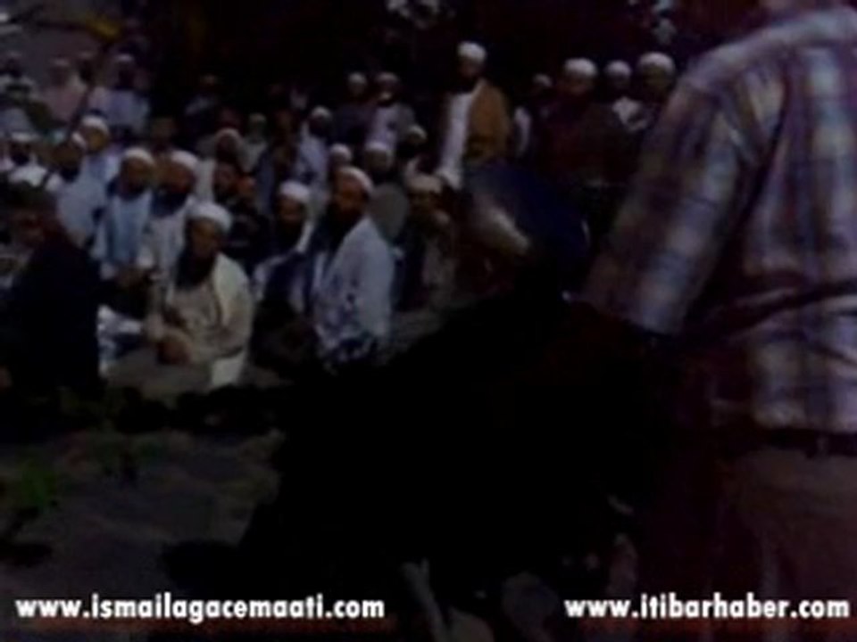 Mahmud efendi hazretlerimiz - evinden çikarken (07-02-2010)