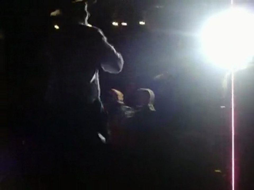 Cirque Biasini à noel.James et sa pomme le 5-12-2009