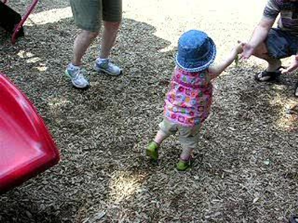 Charlotte au parc.