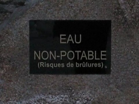 Ax les Thermes : eau chaude 77 °C