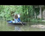 Marais Poitevin :radeau de bois à Arçais (79)