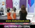 Evlilik programında kadın, kadına talip