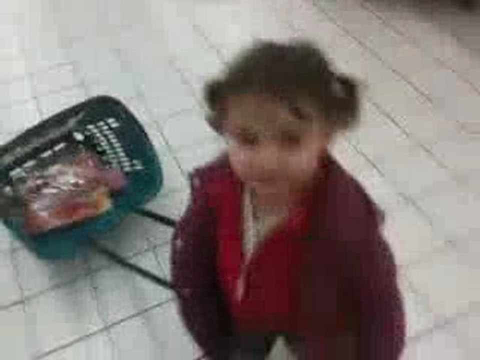 Zoé Fait Ses Courses A La Carouf