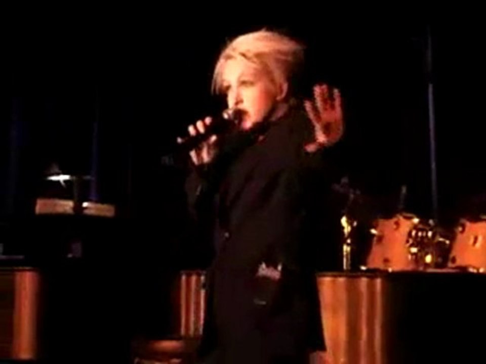 Cyndi Lauper Sings La Vie En Rose   letra:Edith.Piaf