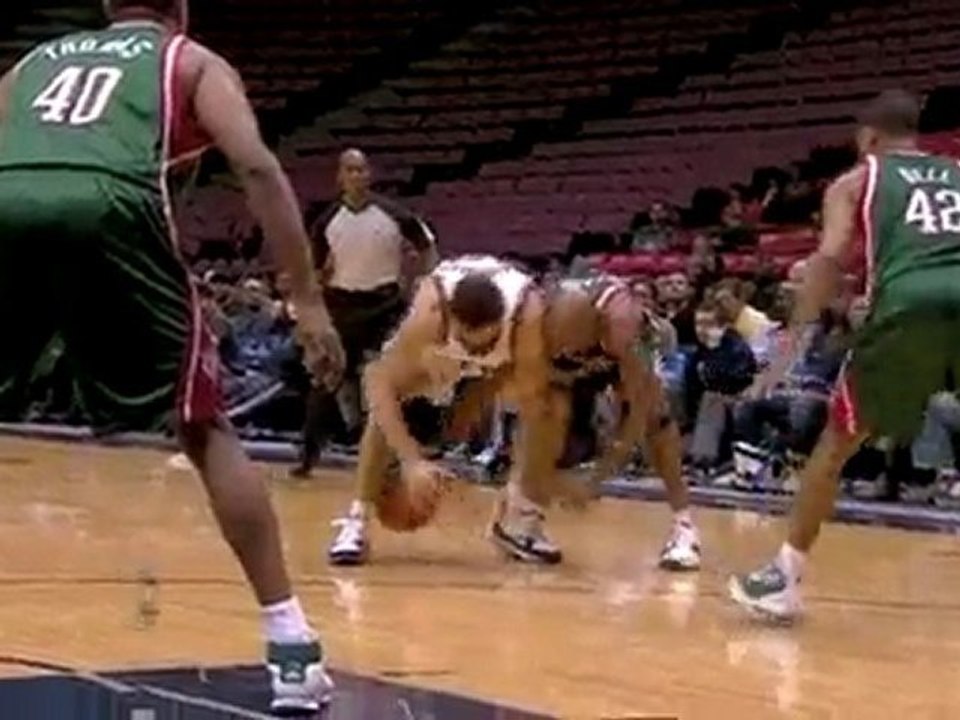 Kris Humphries picks up the loose ball and charges to the bu