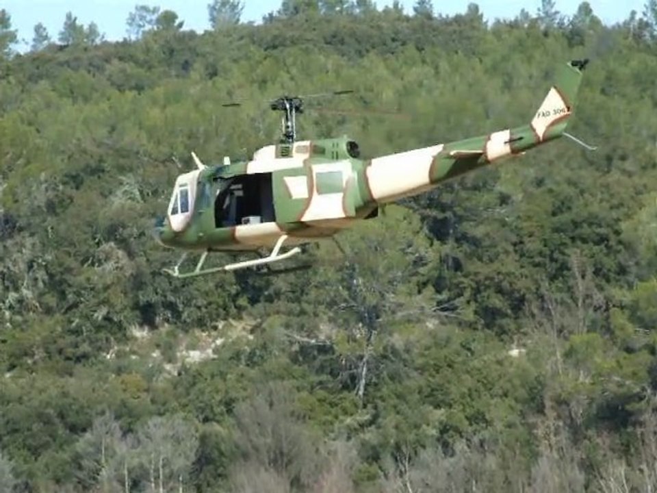 BELL 205 TURBINE 3 mètres de rotor