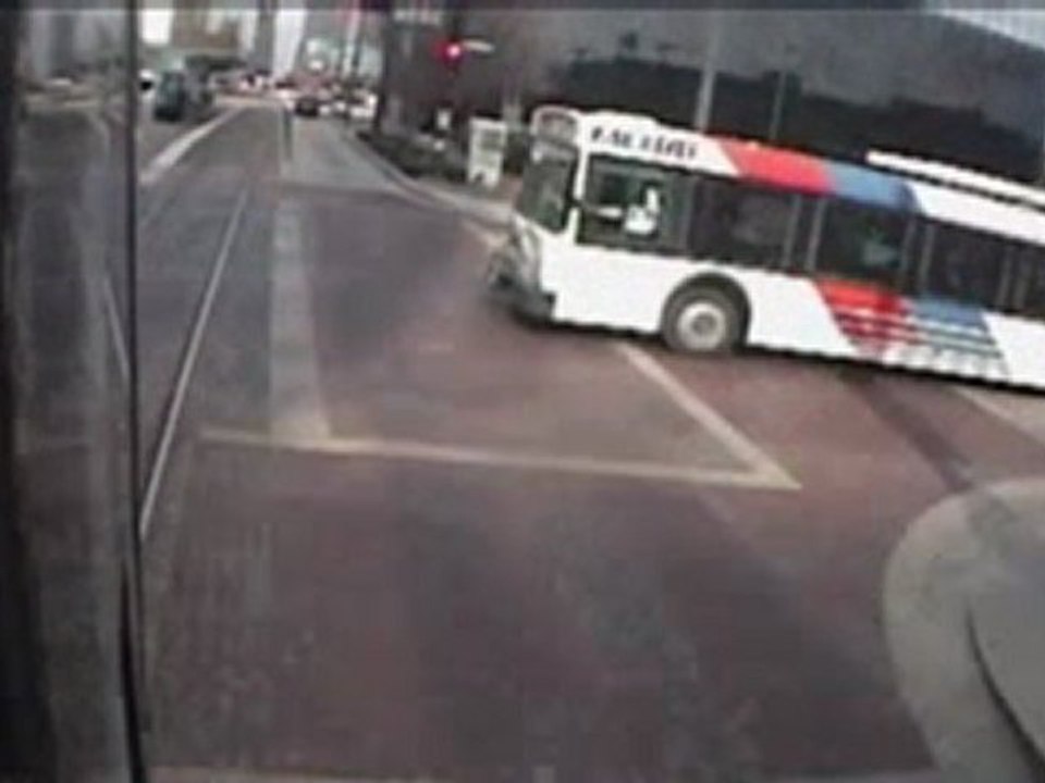 Crash métro vs bus
