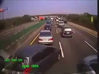 Un bus défonce une dizaine de voitures