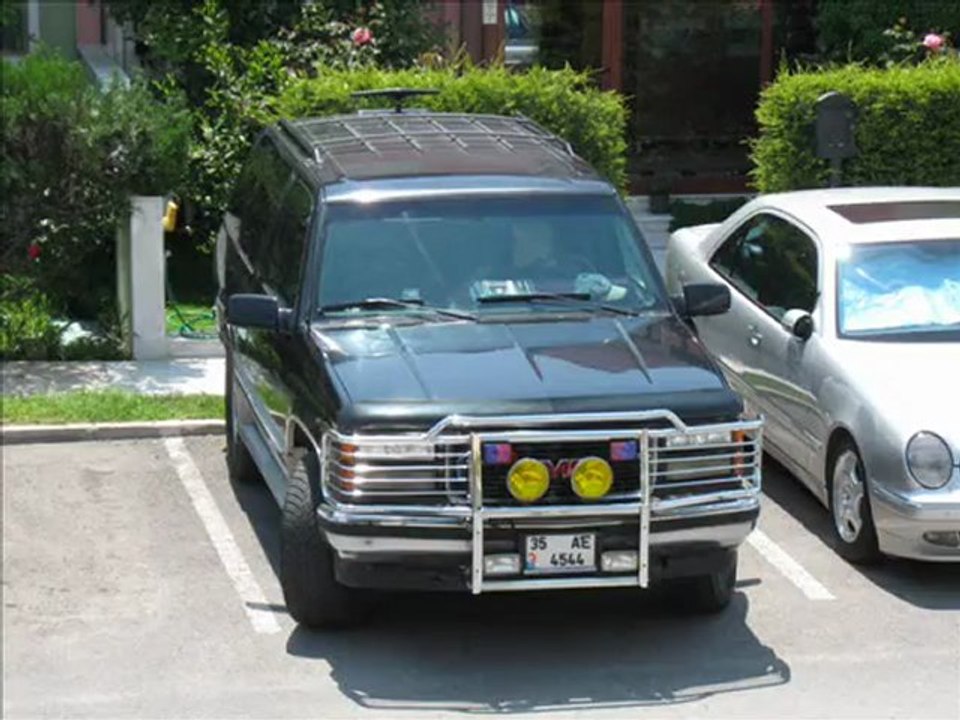 Gmc Yukon and Gmc Vandura V8 Test =P