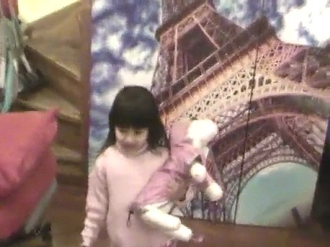 Petit papa Noel interprété ( en play back ! ) chant de Noel