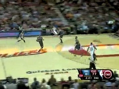 Daniel Gibson fires a bullet to LeBron James for the alley-o