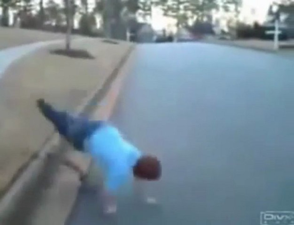 Régis se fait très mal