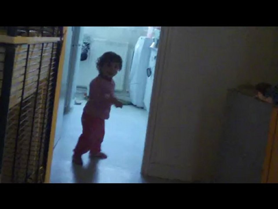 April qui danse et qui chante