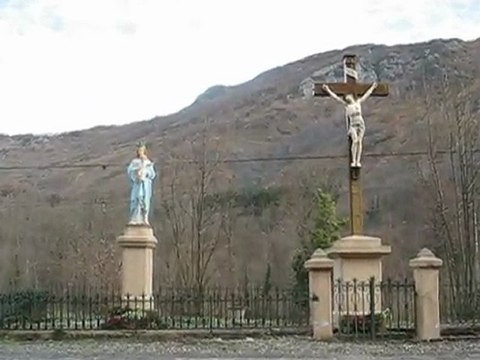 Les Cabannes : édifices religieux