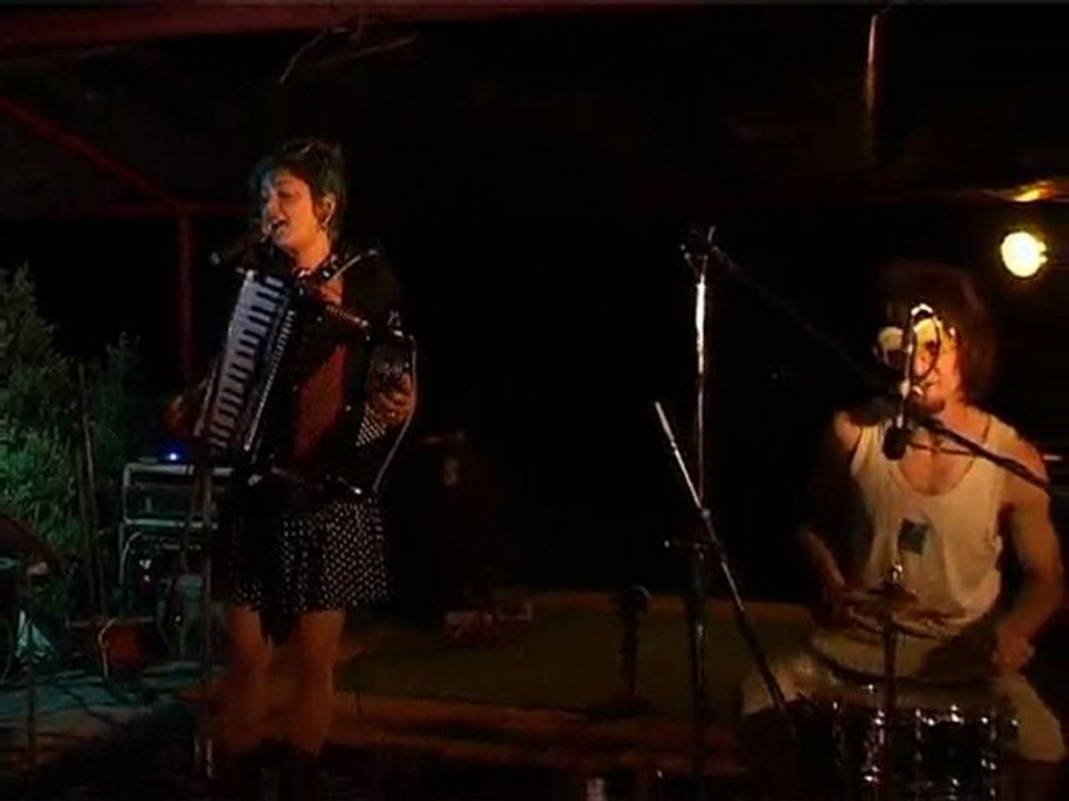 holi et son accordeon sauvage