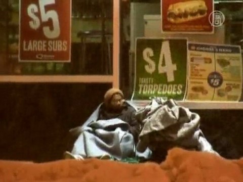 Снегопады утяжеляют жизнь бездомных в Вашингтоне