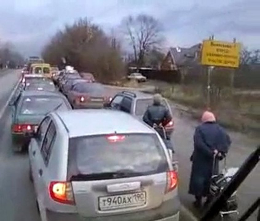 Les embouteillages c'est pour tout le monde,même les pietons