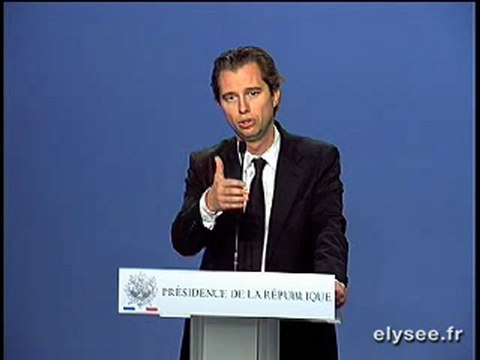 David Martinon répond des journalistes français et étrangers