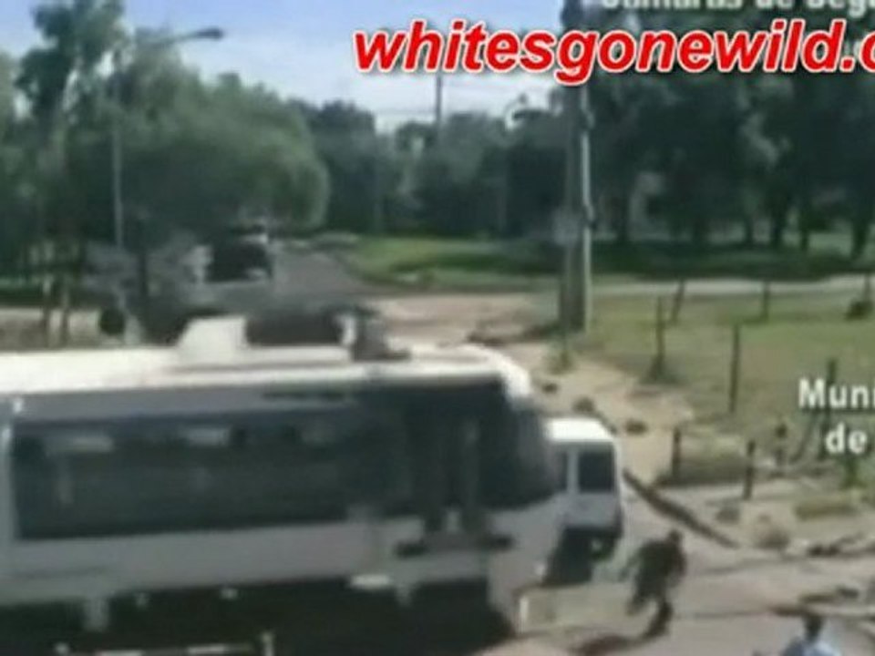 Level crossing hero saves van and avoids train