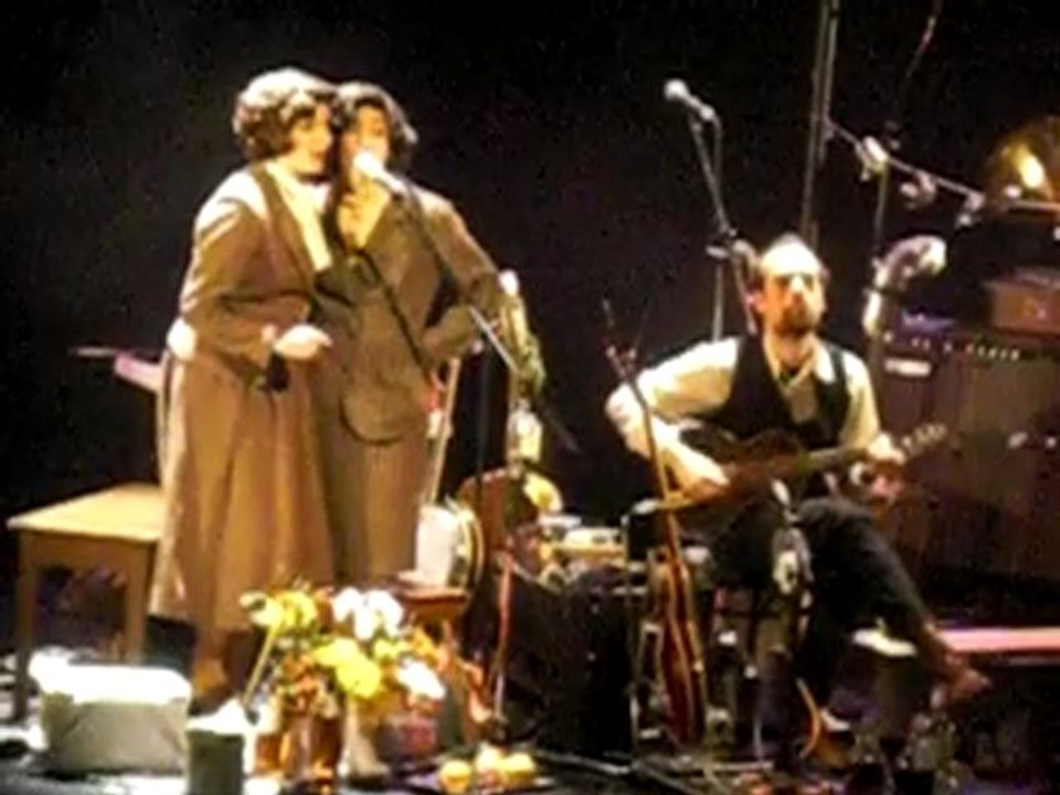 orchestre d'hommes orchestre..duo des filles