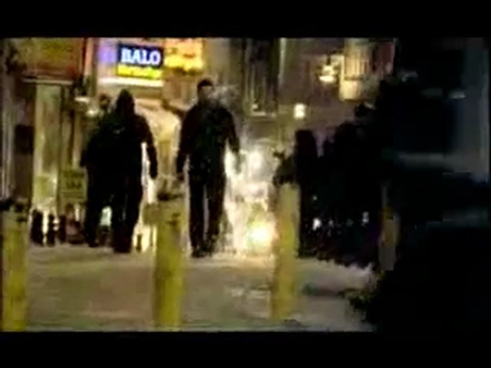 İzzet Yıldızhan - Kızıl Mavi Yeni Klip 2010 HQ